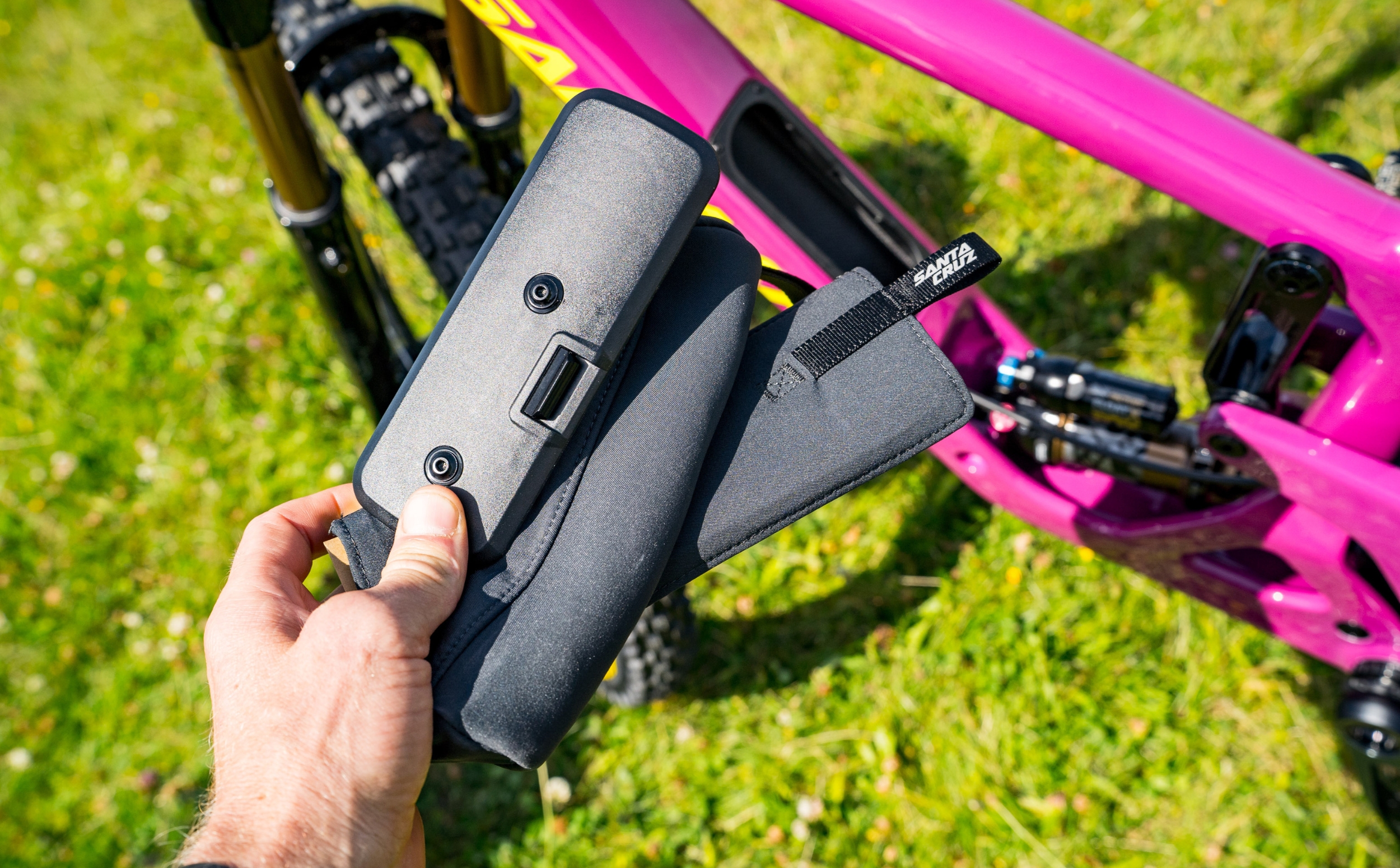 Santa Cruz Bronson 5 R-Kit Carbon C Kalimotxo Santa Cruz Bronson 5 R-Kit Carbon C Kalimotxo Details