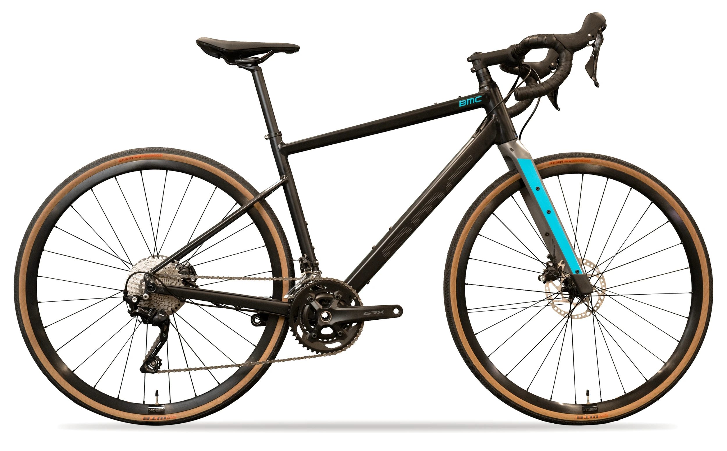 BMC Roadmachine AL X TWO BMC Roadmachine AL X TWO schwarz mit türkisenen Highlights Seitenansicht rechts