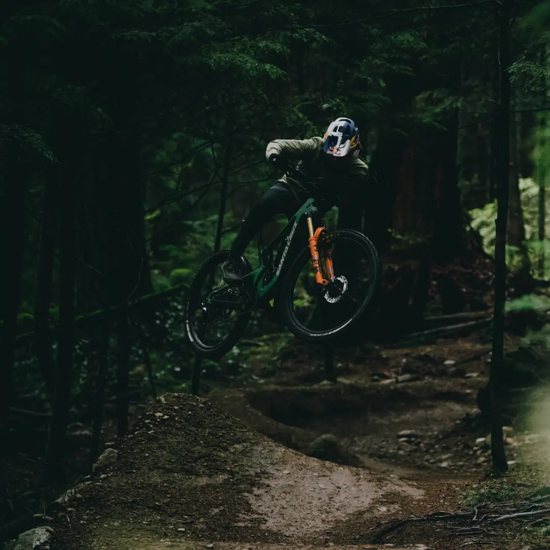 Vélos d'enduro Jackson Goldstone auf seinem 5010 Enduro Bike