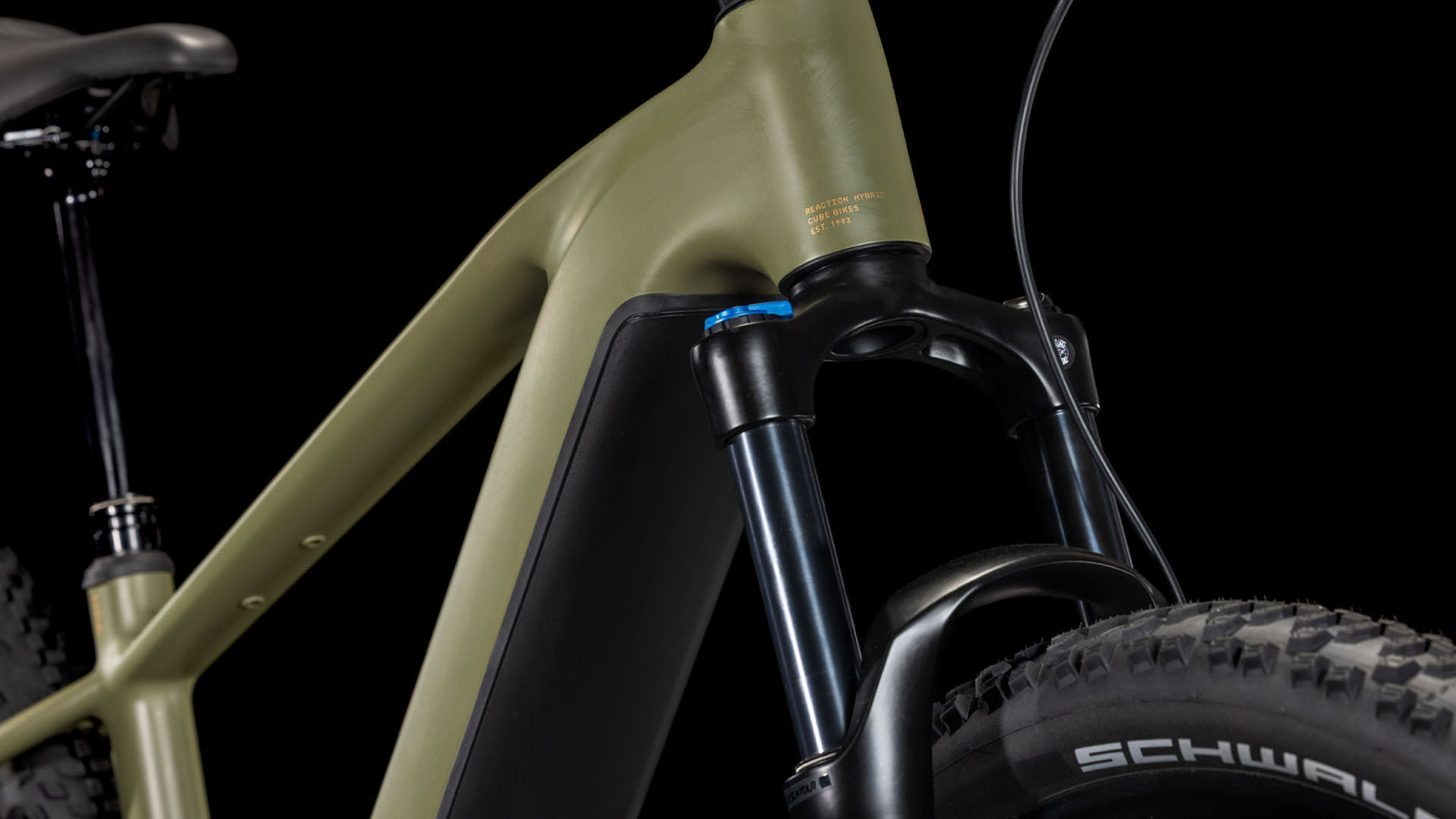 Federgabel mit Laufrad und grobstolligem Schwalbe-Reifen am Cube Reaction Hybrid Pro.